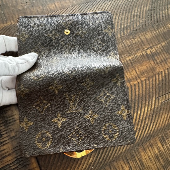 Louis Vuitton vintage compact kiss lock wallet - Picture 14 of 16